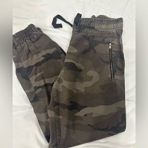 Aritzia Tna Axis Camo Jogger